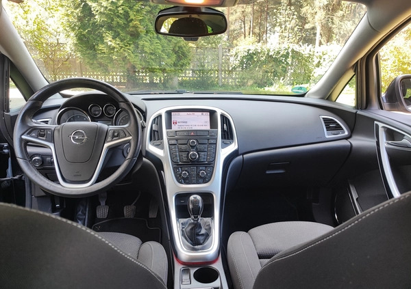 Opel Astra cena 17999 przebieg: 248000, rok produkcji 2011 z Bukowno małe 29